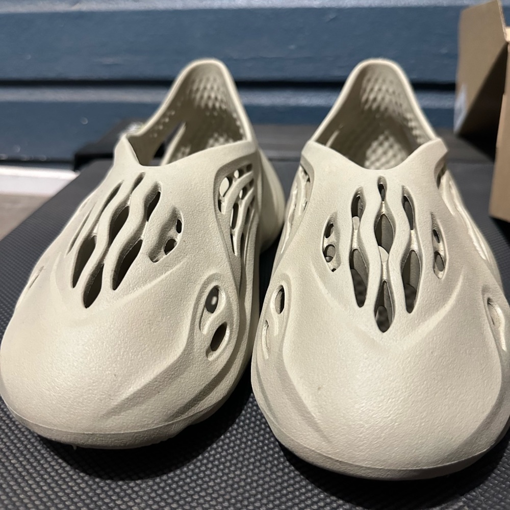 YEEZY FOAM RUNNERS!